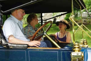 Kathy Kemerer talks with Floyd and Carol Jaehnert